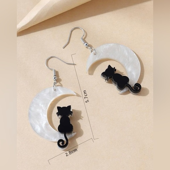🐈⬛ Black Cat & Moon Design Earrings NWT - Picture 5 of 8